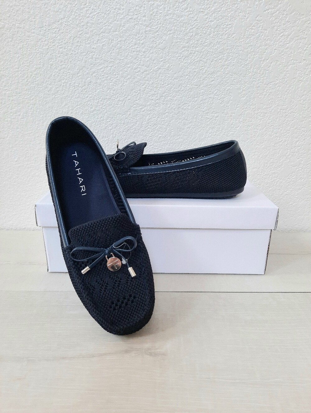 New! Tahari Flats Loafers Shoes